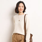 Damen-Pullover aus reinem Kaschmir mit Rundhalsausschnitt. Strukturierter langärmliger Kaschmir-Strickpullover