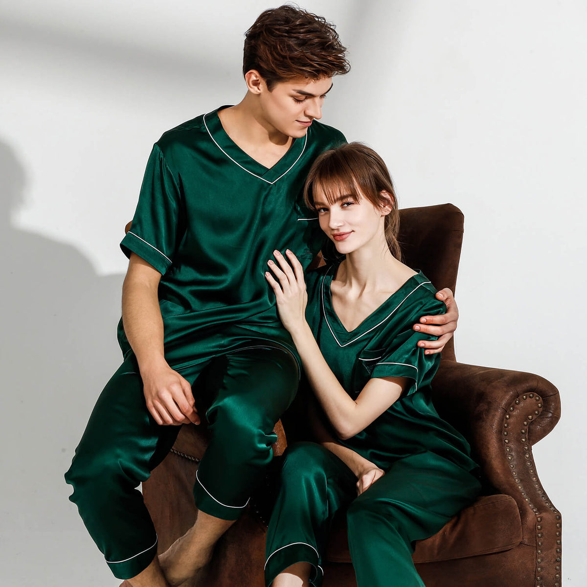 Kurzärmelige Paar-Seidenpyjamas-Sets, passende Seidenpyjamas für Damen und Herren
