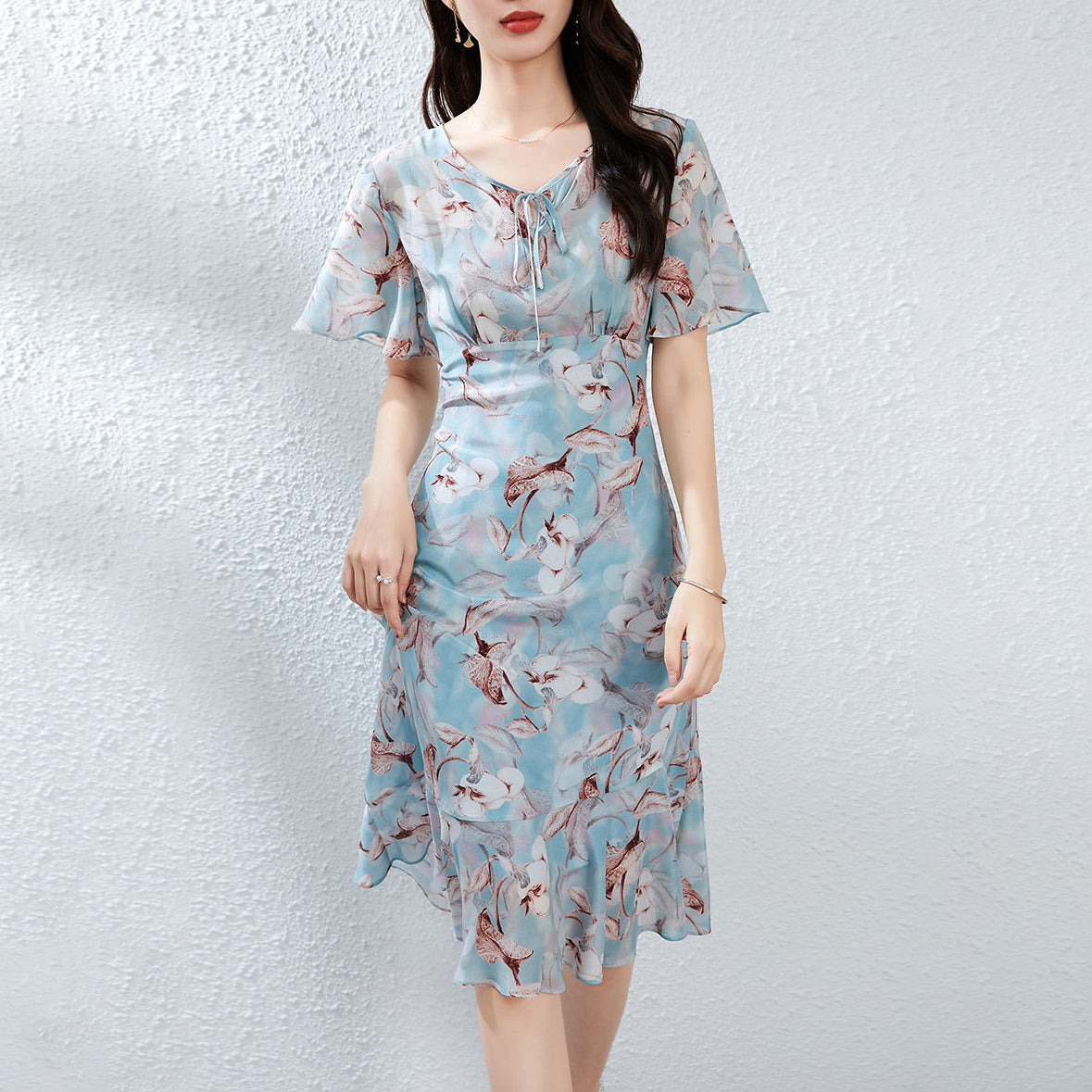 Damen Binsen Nacken Seidenblumkleid Seiden Midi Kleid mit Flutter Ärmel