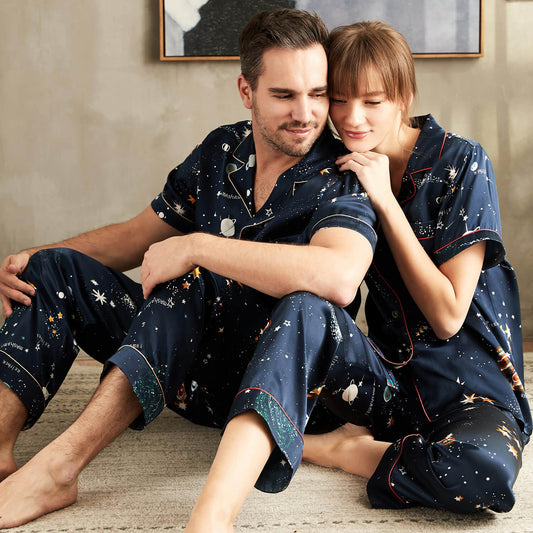 Passende Seidenpyjama-Sets für Paare, Universum, bedruckte Seidenpyjamas