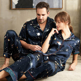 Passende Seidenpyjama-Sets für Paare, Universum, bedruckte Seidenpyjamas