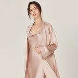 Luxuriöses Seiden-Nachthemd und Morgenmantel-Set für Damen. Klassisches, langärmliges Seiden-Nachthemd und Morgenmantel